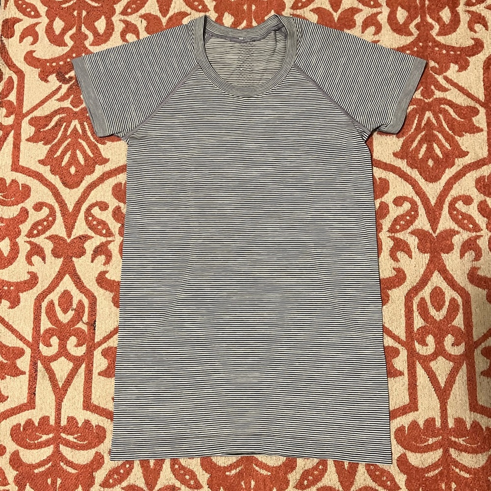 Lululemon Women’s Swiftly Tech Short Sleeve Tee, Black / White Striped, Size 6